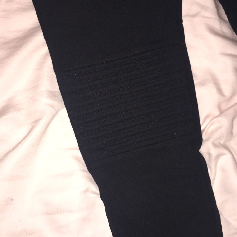 Black pants - Picture 2 of 3